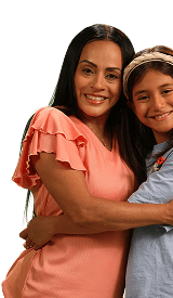 Madre e hija sonriendo