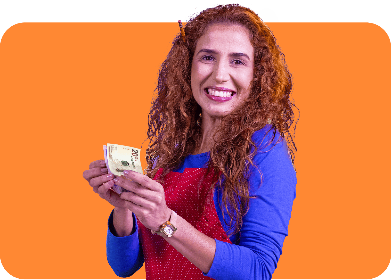 Mujer sonriente usando corresponsal bancario