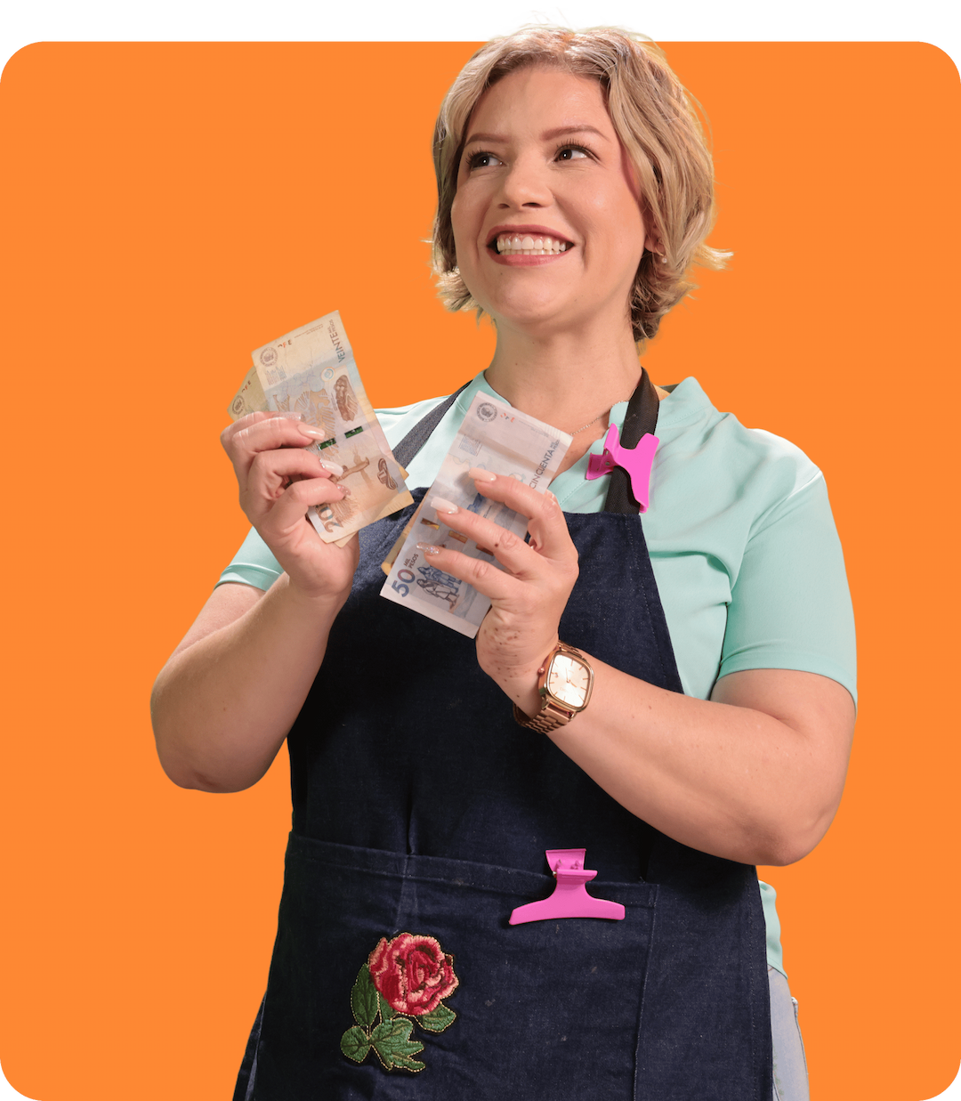 Emprendedora con canasta de frutas