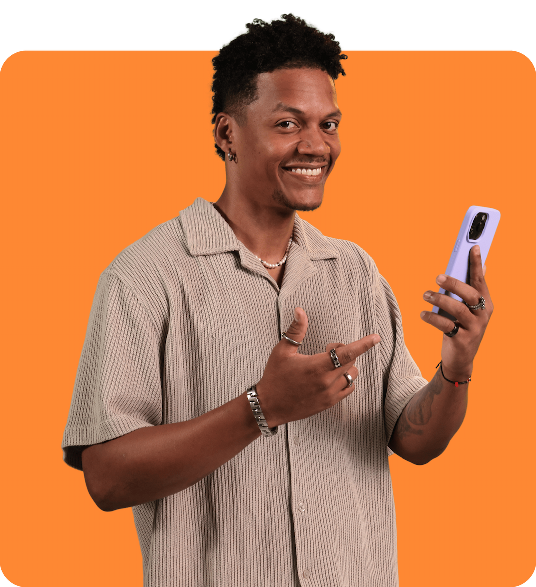 Emprendedor usando celular